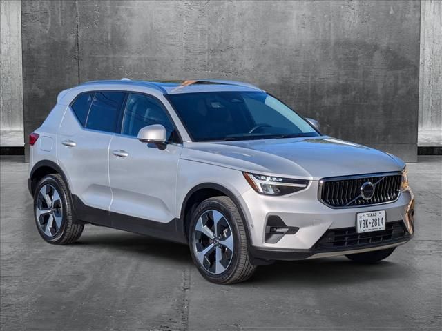 2024 Volvo XC40 Plus Bright Theme