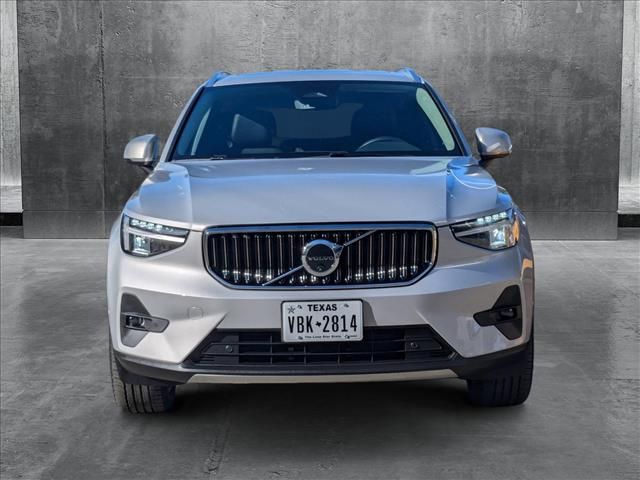 2024 Volvo XC40 Plus Bright Theme