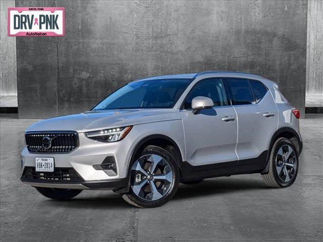 2024 Volvo XC40 Plus Bright Theme