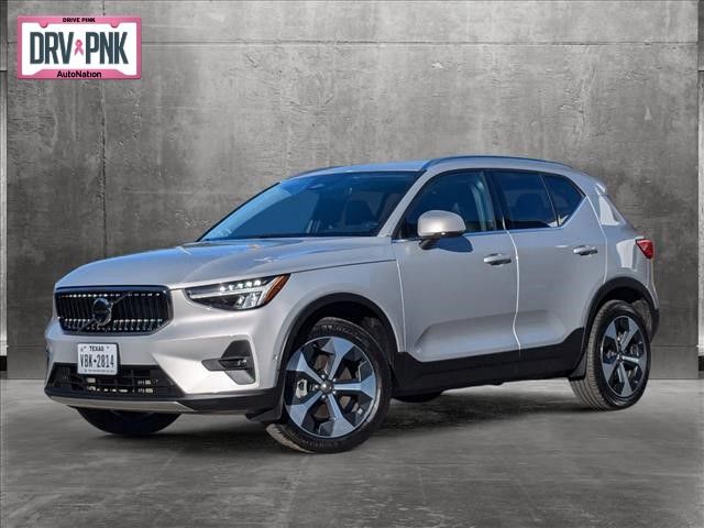 2024 Volvo XC40 Plus Bright Theme