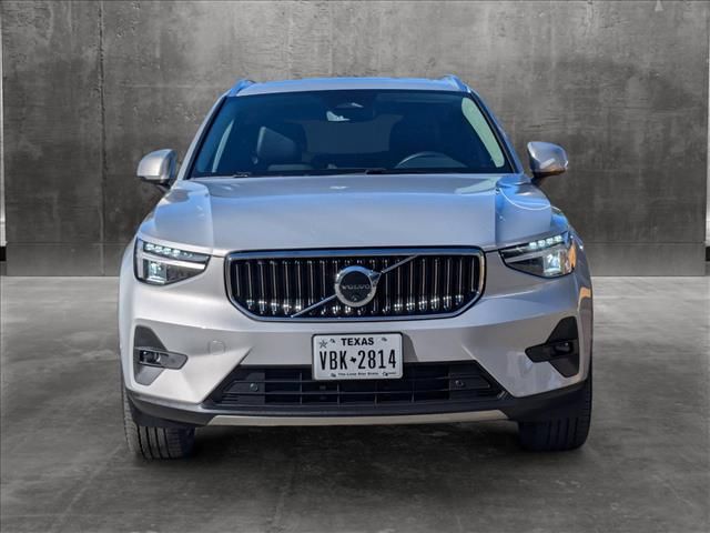 2024 Volvo XC40 Plus Bright Theme