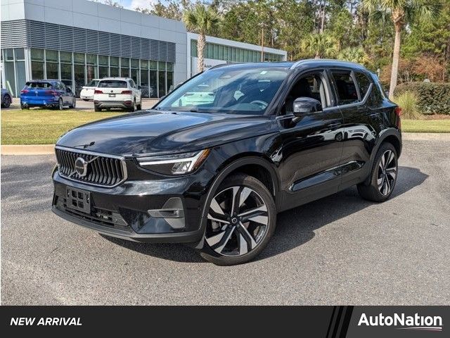 2024 Volvo XC40 Plus Bright Theme