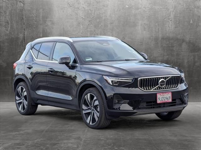 2024 Volvo XC40 Plus Bright Theme