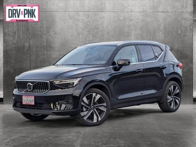 2024 Volvo XC40 Plus Bright Theme