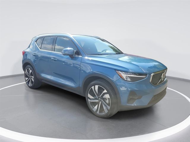 2024 Volvo XC40 Plus Bright Theme