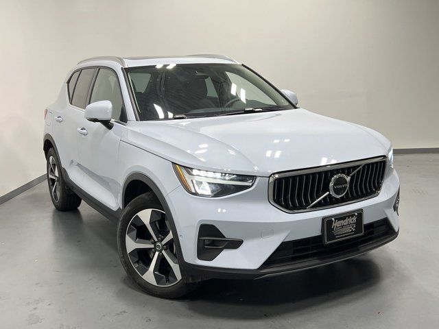 2024 Volvo XC40 Plus Bright Theme