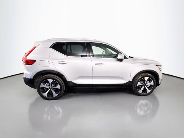 2024 Volvo XC40 Plus Bright Theme