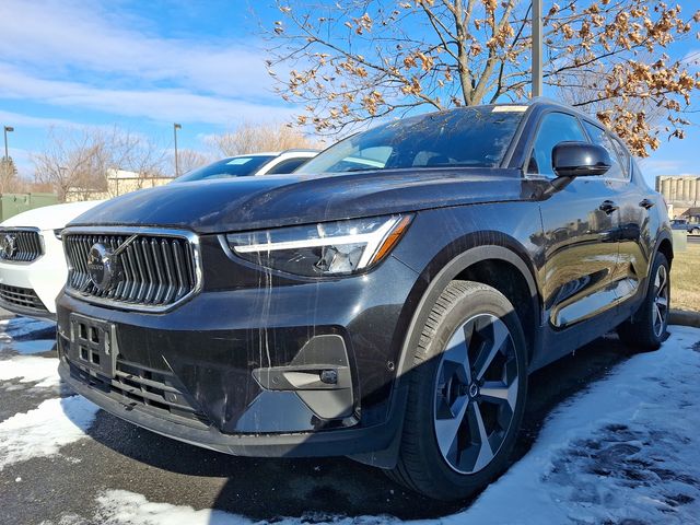 2024 Volvo XC40 Plus Bright Theme