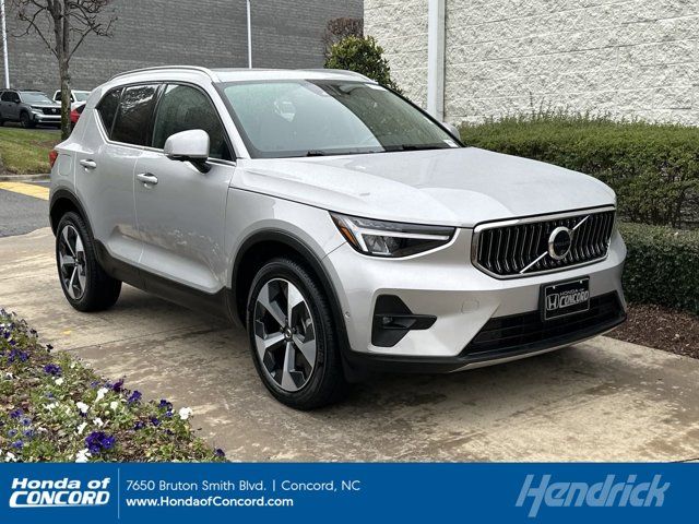 2024 Volvo XC40 Plus Bright Theme