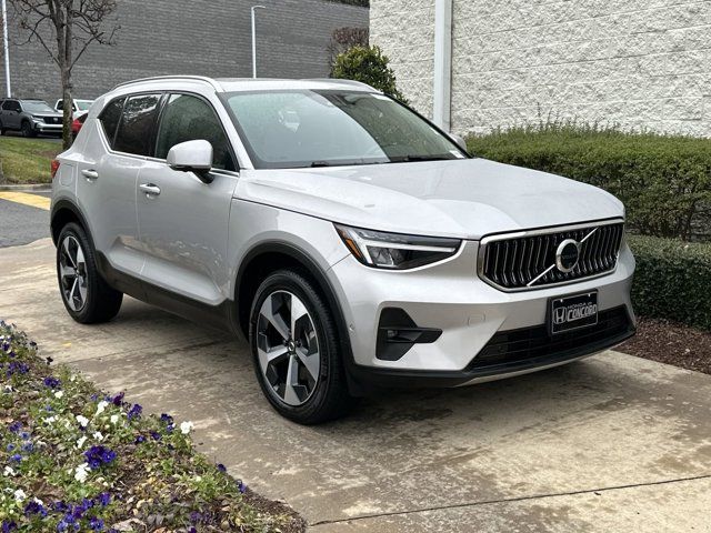 2024 Volvo XC40 Plus Bright Theme