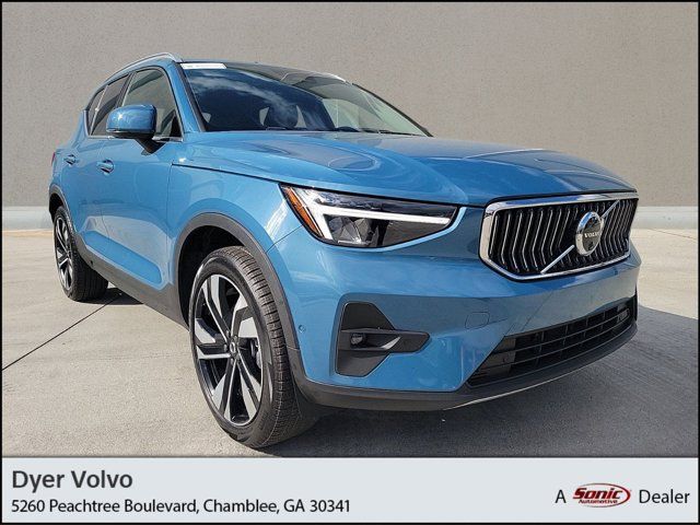 2024 Volvo XC40 Plus Bright Theme