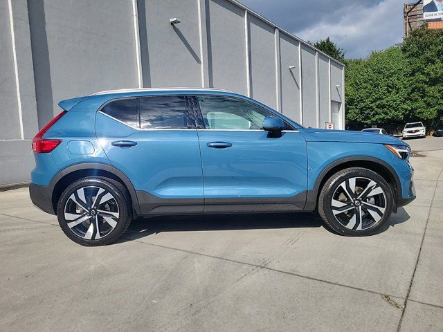 2024 Volvo XC40 Plus Bright Theme