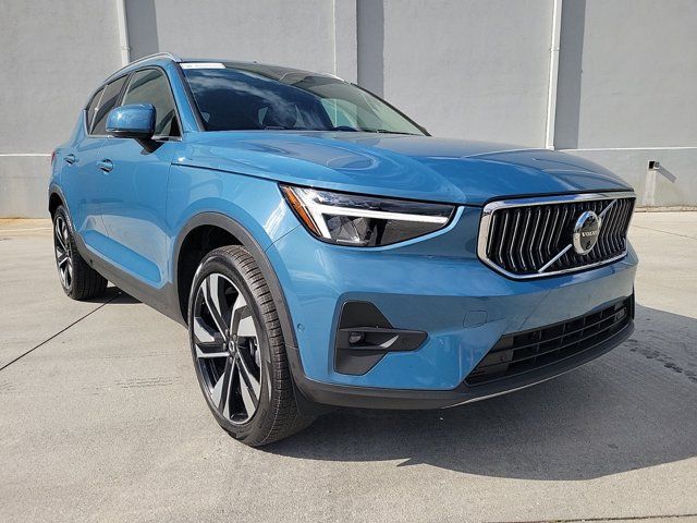 2024 Volvo XC40 Plus Bright Theme