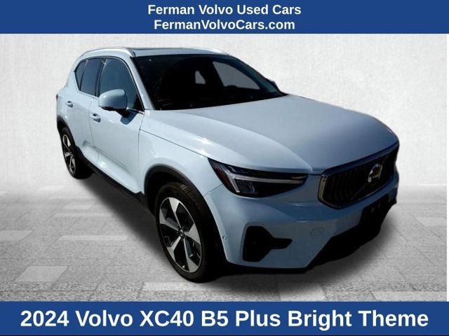 2024 Volvo XC40 Plus Bright Theme