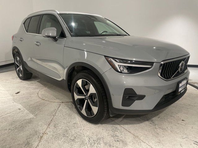 2024 Volvo XC40 Plus Bright Theme