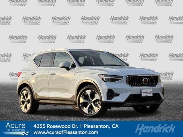 2024 Volvo XC40 Plus Bright Theme