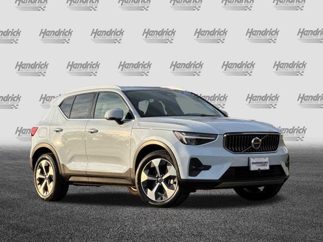 2024 Volvo XC40 Plus Bright Theme