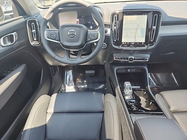 2024 Volvo XC40 Plus Bright Theme