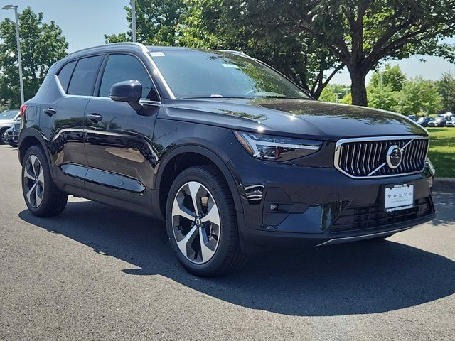 2024 Volvo XC40 Plus Bright Theme