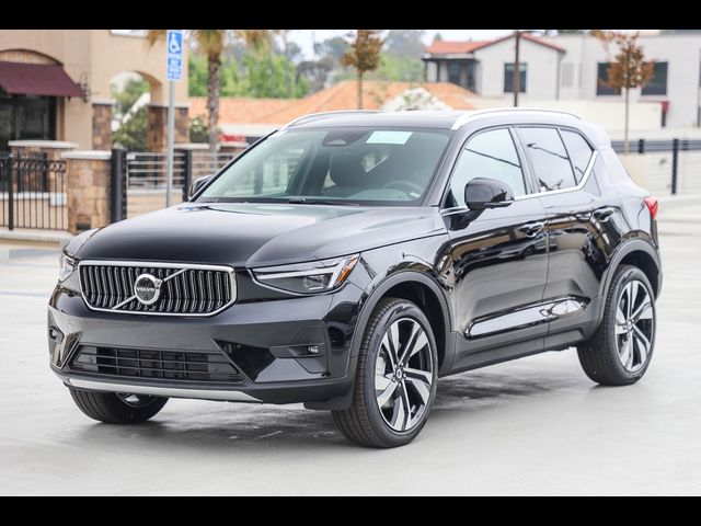 2024 Volvo XC40 Plus Bright Theme