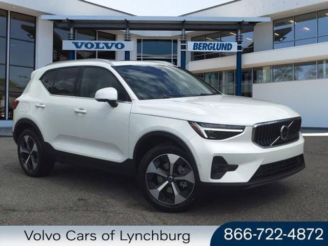 2024 Volvo XC40 Plus Bright Theme