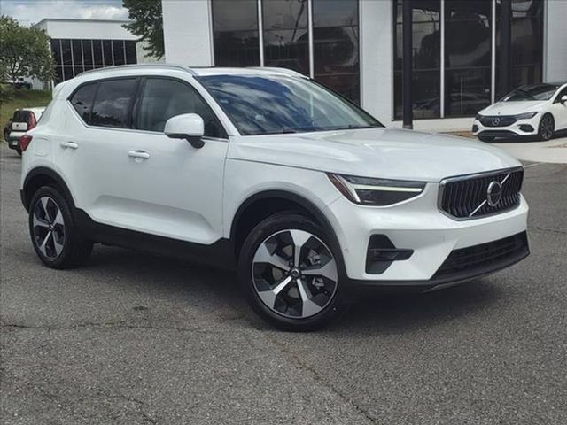 2024 Volvo XC40 Plus Bright Theme