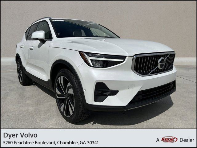 2024 Volvo XC40 Plus Bright Theme