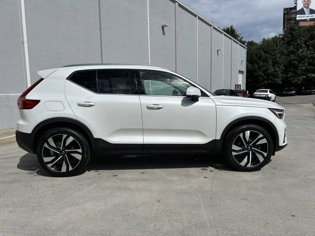 2024 Volvo XC40 Plus Bright Theme