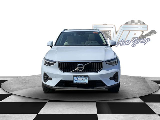 2024 Volvo XC40 Plus Bright Theme