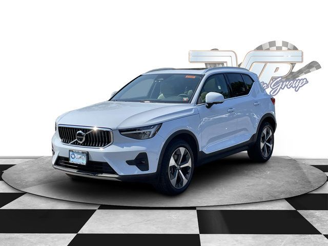 2024 Volvo XC40 Plus Bright Theme