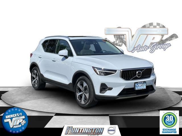 2024 Volvo XC40 Plus Bright Theme