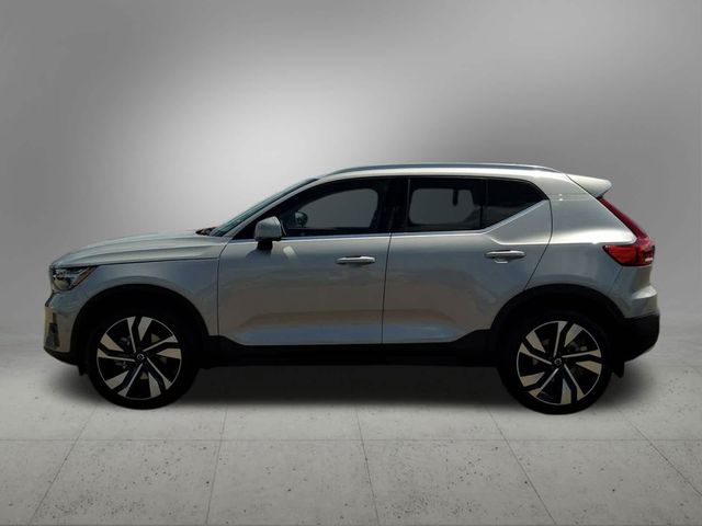 2024 Volvo XC40 Plus Bright Theme