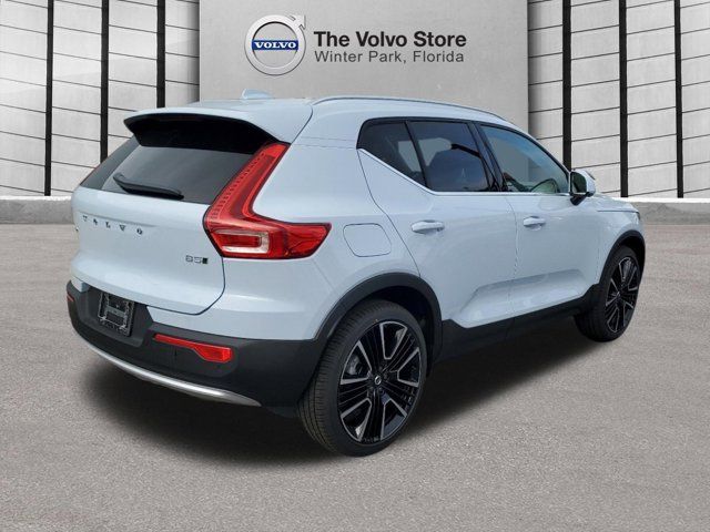 2024 Volvo XC40 Plus Bright Theme