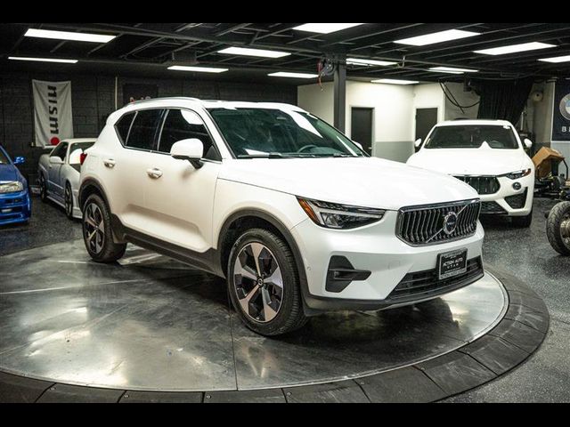2024 Volvo XC40 Plus Bright Theme