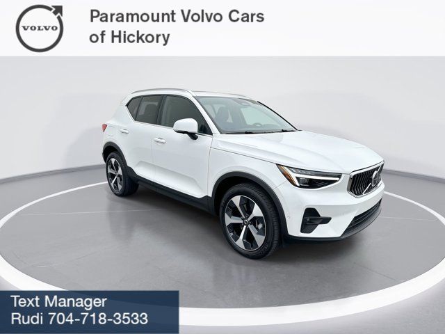 2024 Volvo XC40 Plus Bright Theme