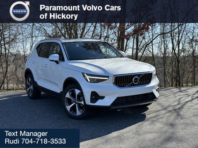 2024 Volvo XC40 Plus Bright Theme