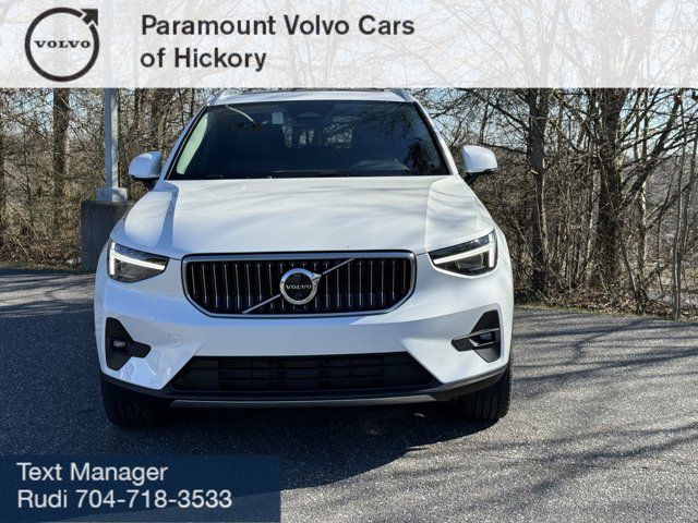 2024 Volvo XC40 Plus Bright Theme