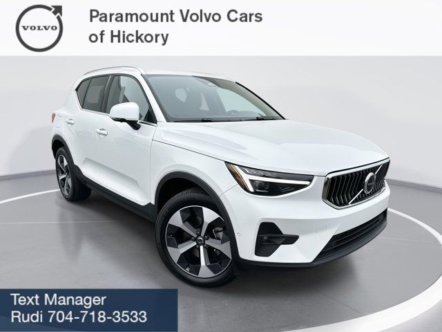 2024 Volvo XC40 Plus Bright Theme