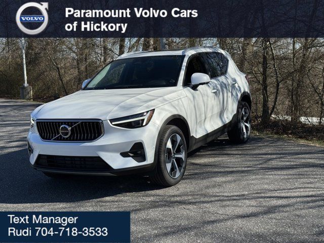 2024 Volvo XC40 Plus Bright Theme