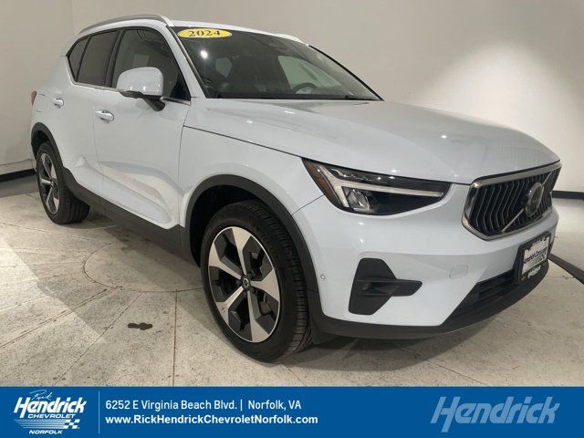 2024 Volvo XC40 Plus Bright Theme