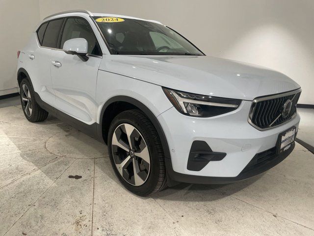 2024 Volvo XC40 Plus Bright Theme