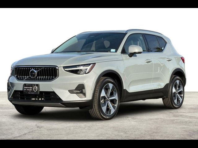 2024 Volvo XC40 Plus Bright Theme