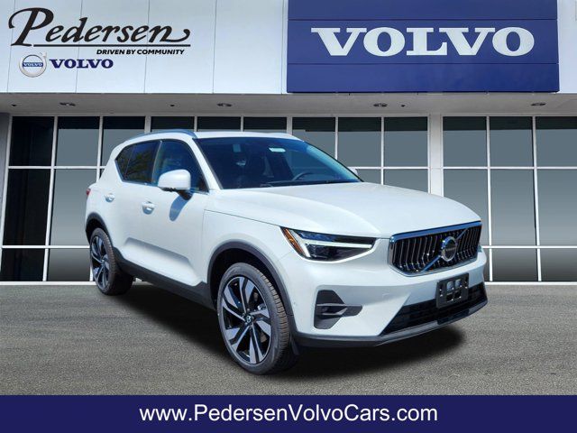 2024 Volvo XC40 Plus Bright Theme