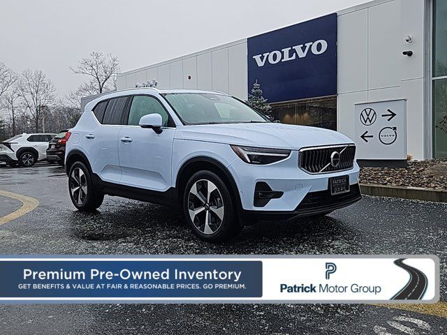 2024 Volvo XC40 Plus Bright Theme