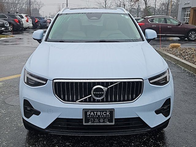 2024 Volvo XC40 Plus Bright Theme