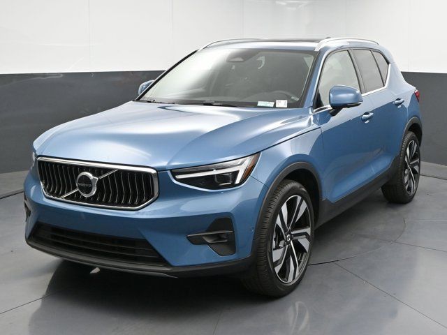 2024 Volvo XC40 Plus Bright Theme