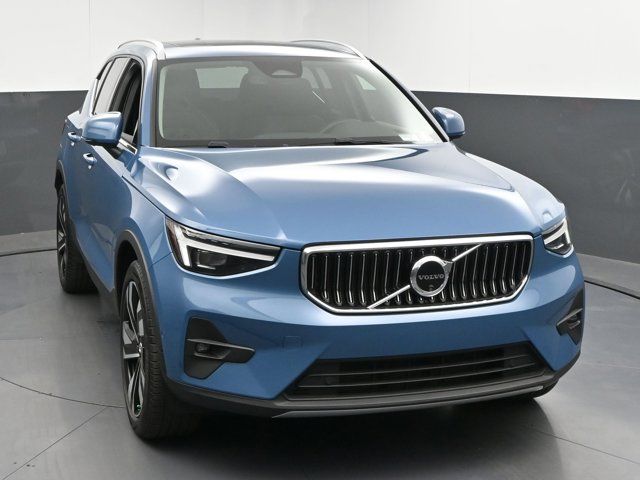 2024 Volvo XC40 Plus Bright Theme