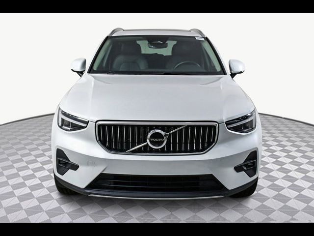 2024 Volvo XC40 Plus Bright Theme