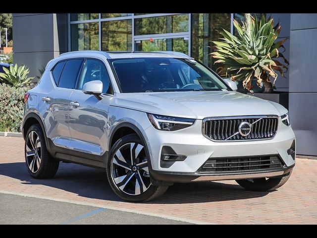 2024 Volvo XC40 Plus Bright Theme