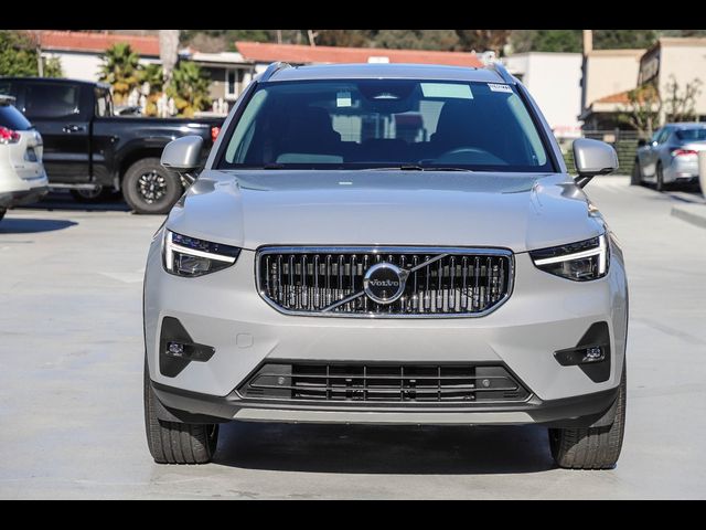 2024 Volvo XC40 Plus Bright Theme